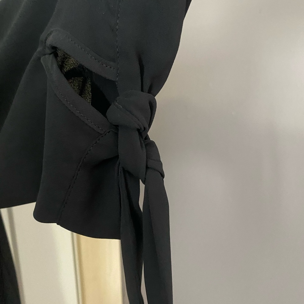 Beautiful Blouse - Picture 3 of 4